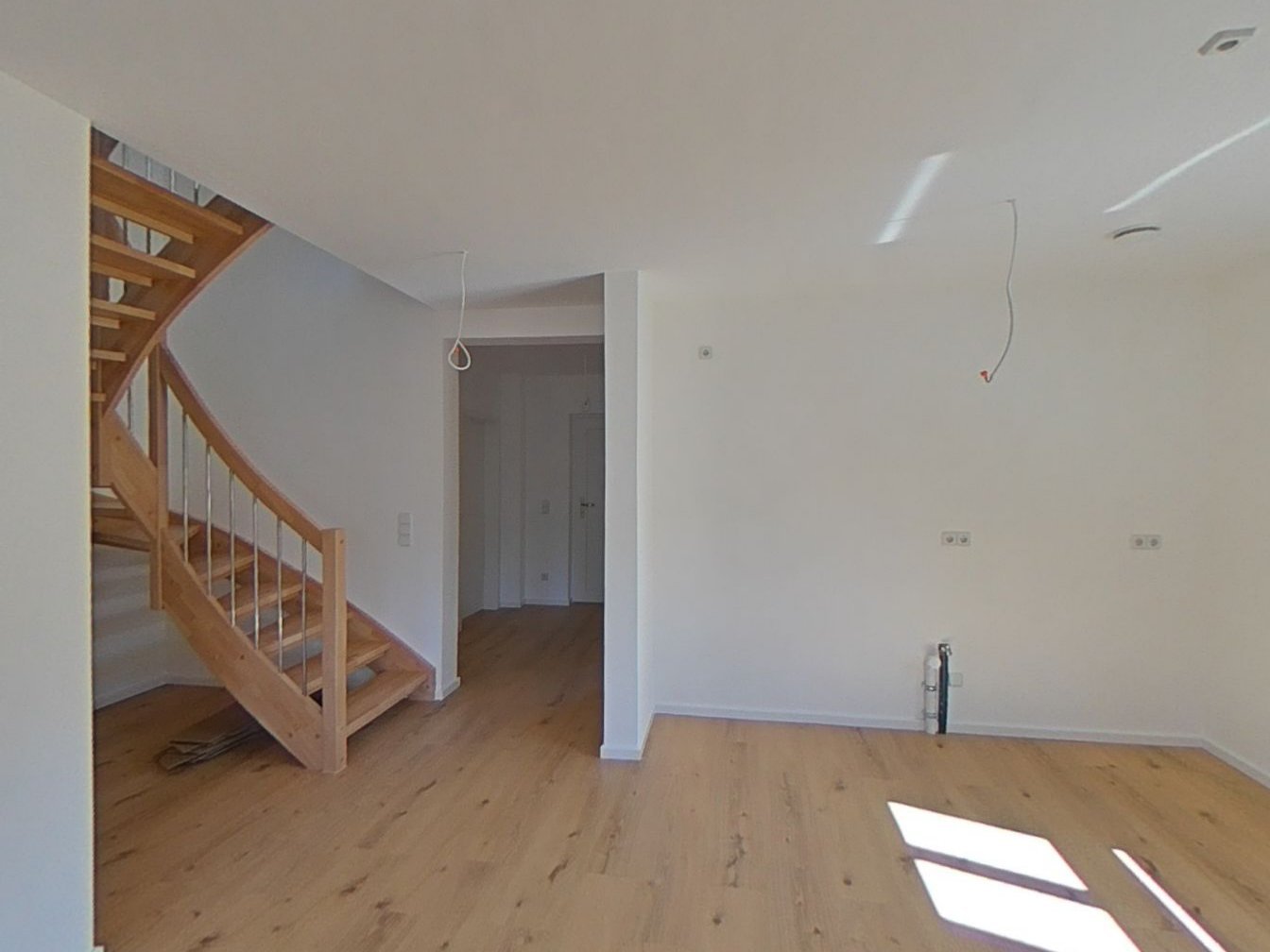 neues Objekt Blick in Wohnzimmer und Treppen ins OG